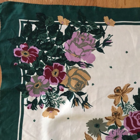 VTG Square Silk Scarf Shawl. Christmas Floral Gorgeous. - Picture 6 of 13
